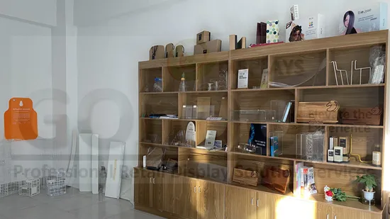 Cama dobrável simples e fácil com estrutura de metal com encosto alto para uso doméstico